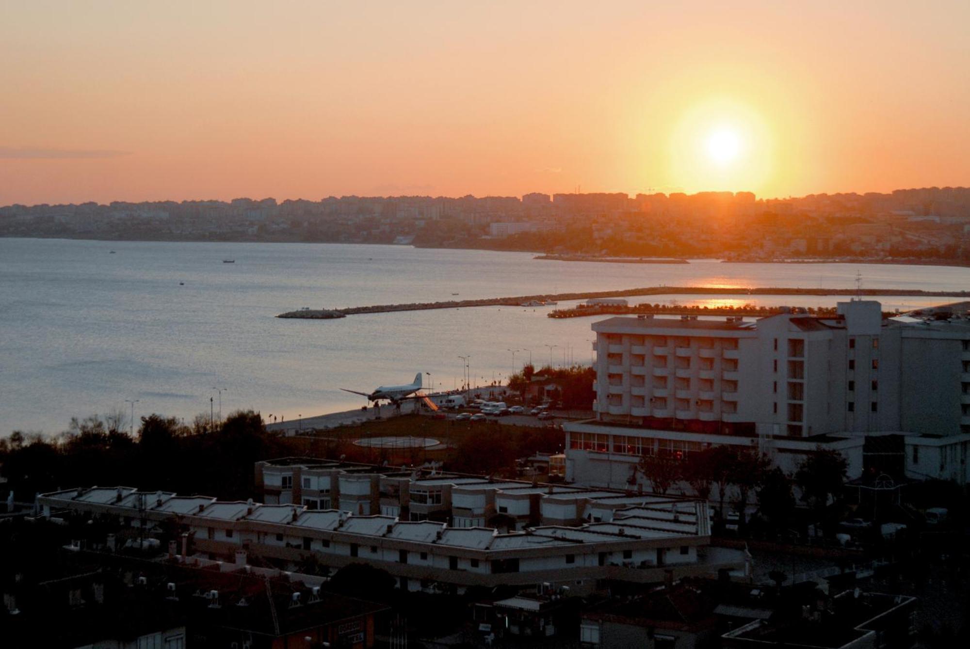 Eser Premium Hotel & Spa Buyukcekmece Εξωτερικό φωτογραφία Sunset over the Gulf of Chania