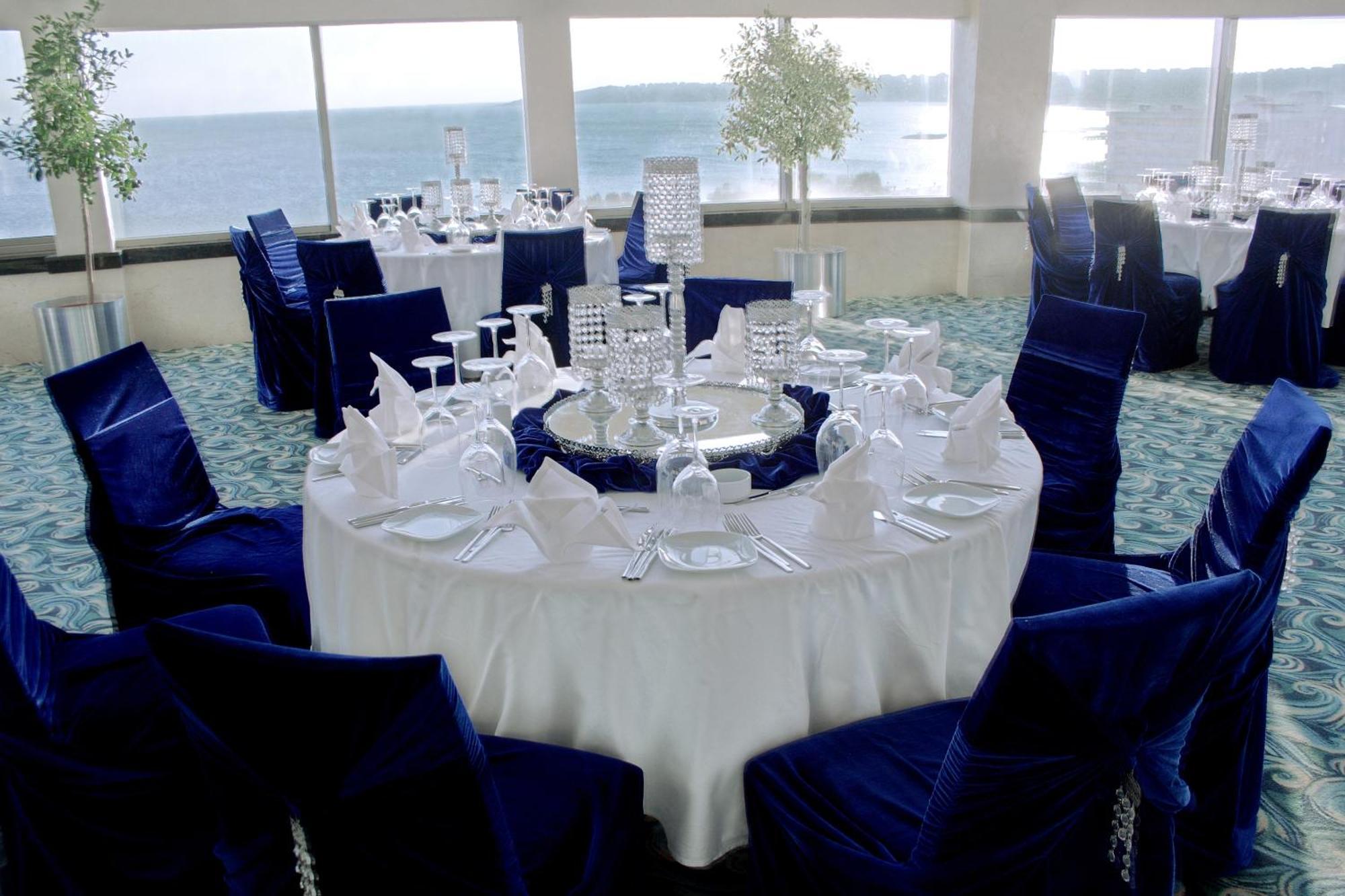 Eser Premium Hotel & Spa Buyukcekmece Εξωτερικό φωτογραφία A table set for a formal dinner