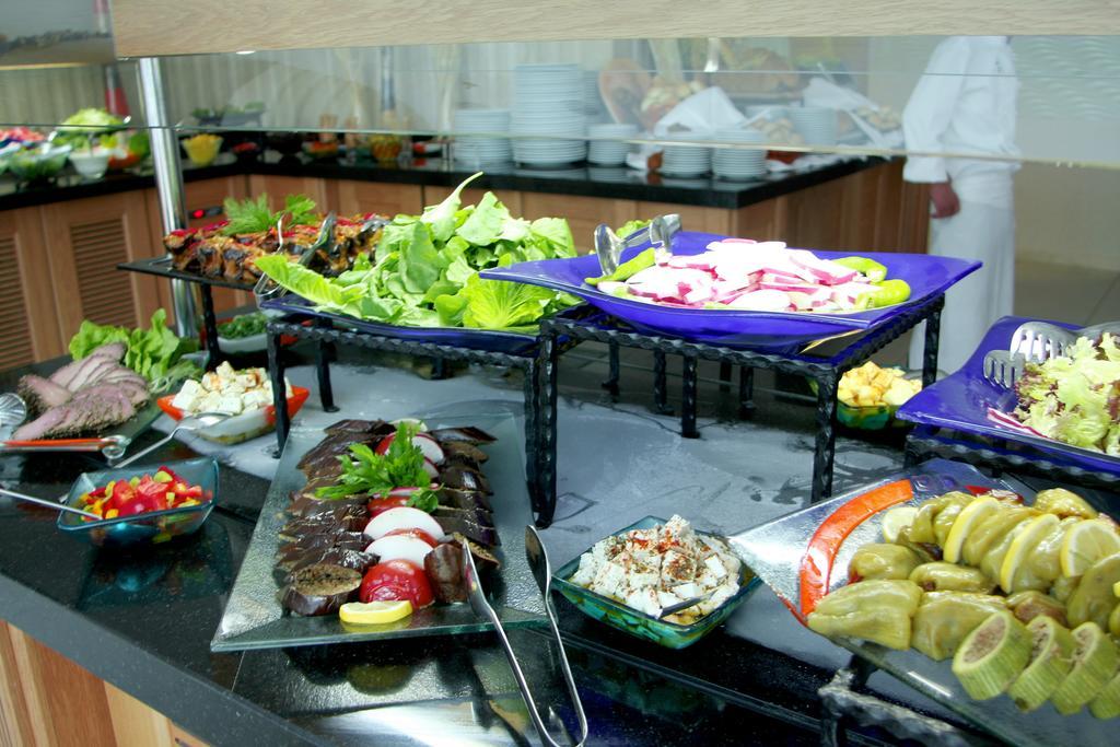 Eser Premium Hotel & Spa Buyukcekmece Εξωτερικό φωτογραφία A salad bar