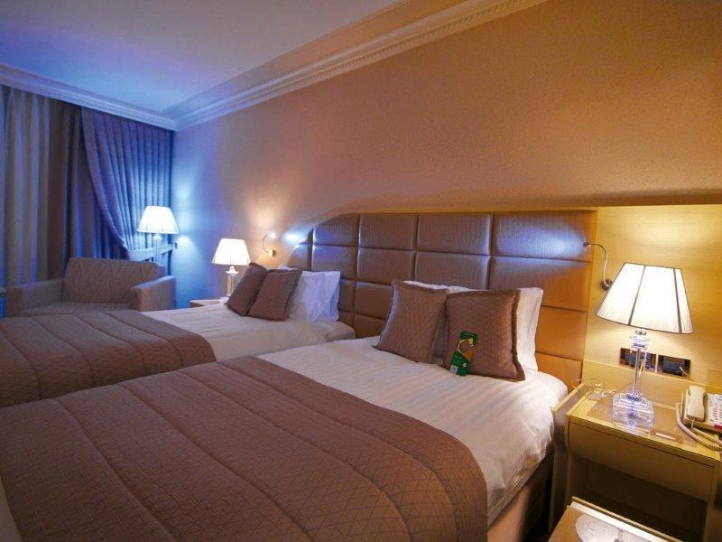 Eser Premium Hotel & Spa Buyukcekmece Εξωτερικό φωτογραφία A room at the hotel
