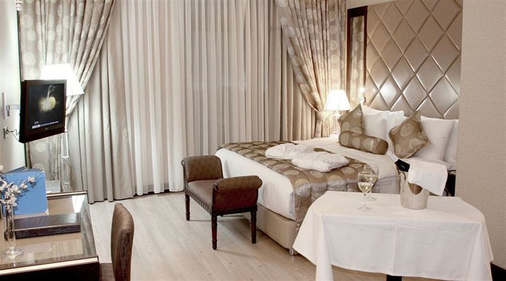 Eser Premium Hotel & Spa Buyukcekmece Εξωτερικό φωτογραφία A bedroom at the hotel