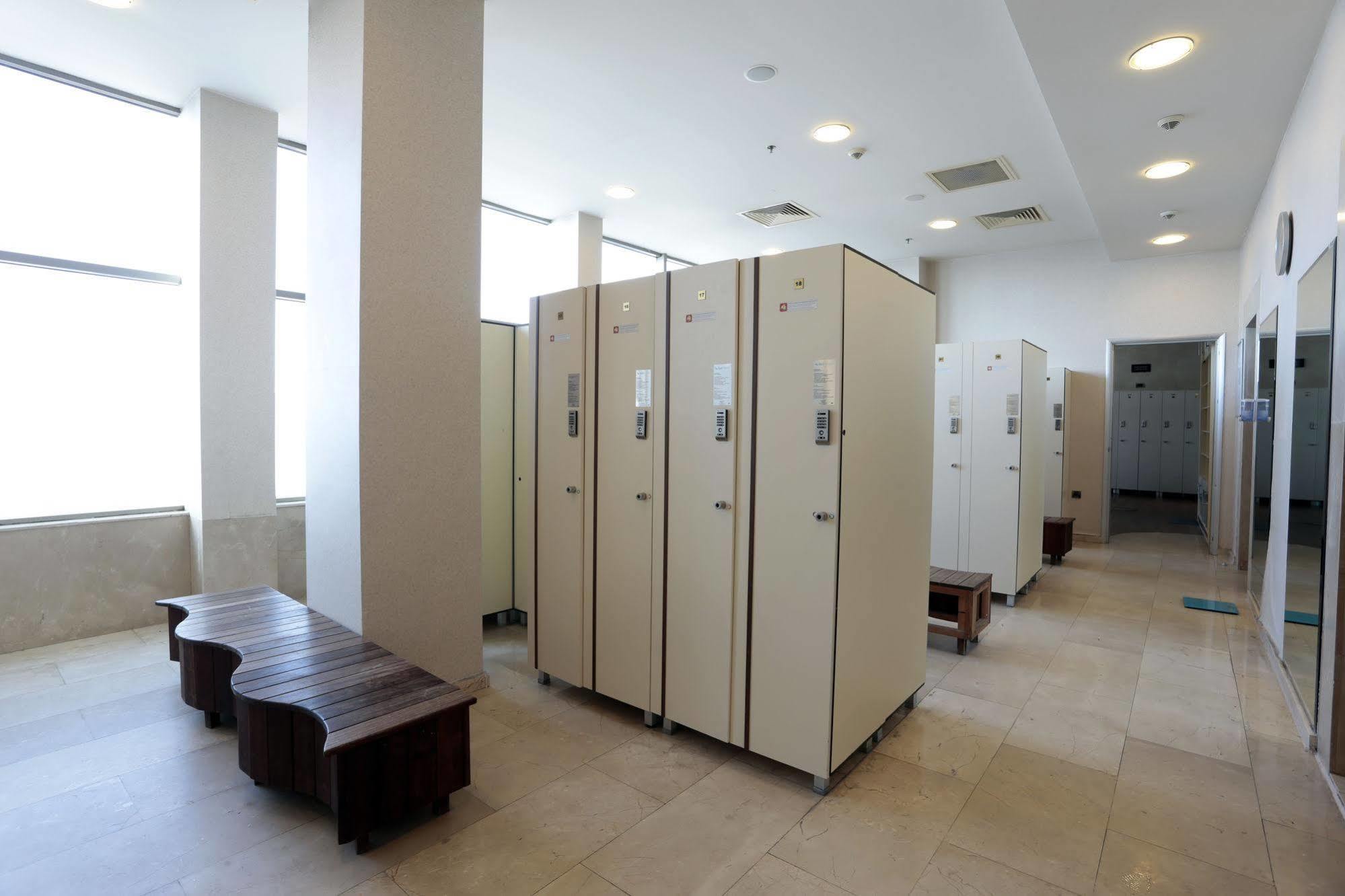 Eser Premium Hotel & Spa Buyukcekmece Εξωτερικό φωτογραφία A locker room